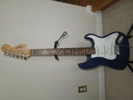 Электрическая гитара Fender Squire Strat