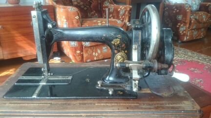 Старинная швейная машинка 19 век