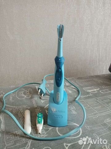 Электрическая зубная щётка oralB
