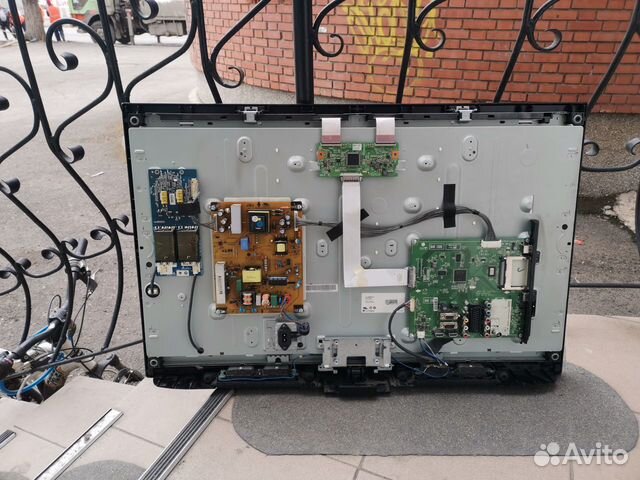 Телевизор LG 32CS560 (Разбор)(По запчастям)