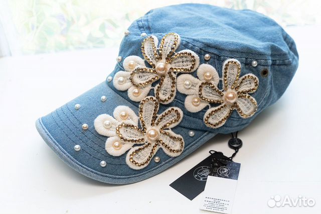 Бейсболка женская с цветами и украшениями новая