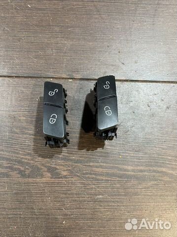 Кнопка центрального замка Mercedes E-Class