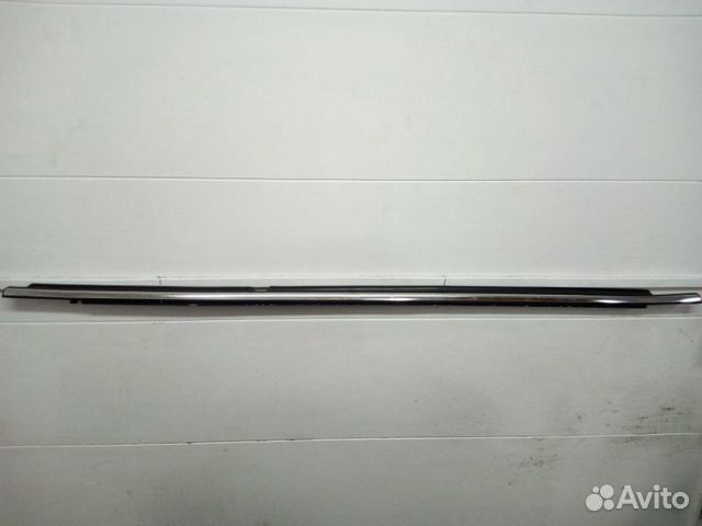 Накладка стекла задняя правая Toyota Avensis 2