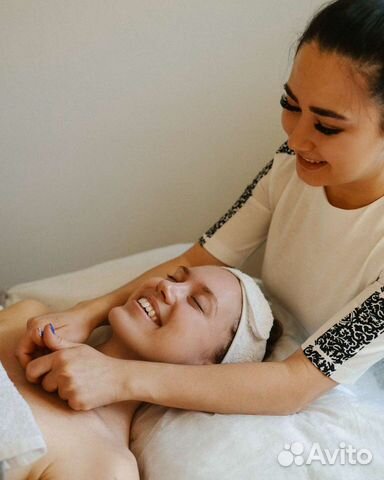 Антицеллюлитный массаж гуаша для девушек женщин