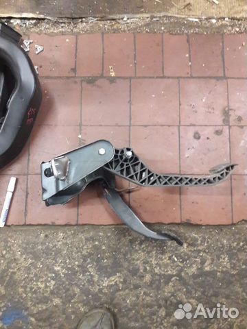 Педаль тормоза сцепления Nissan Almera G15