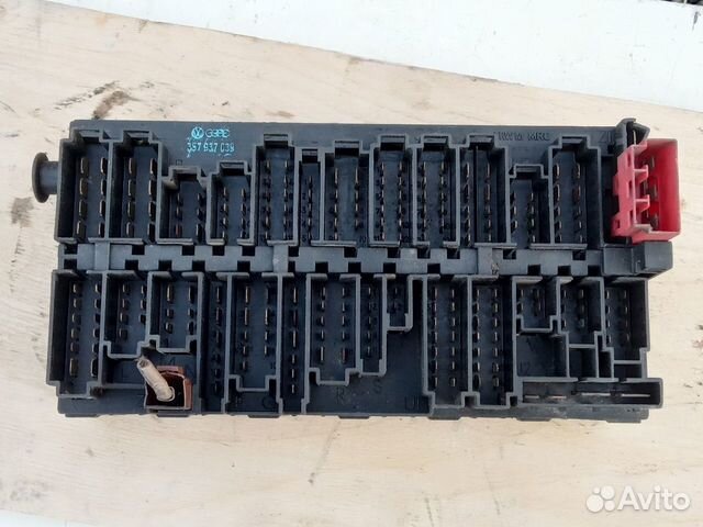 Блок предохранителей VW Transporter Passat Golf 3