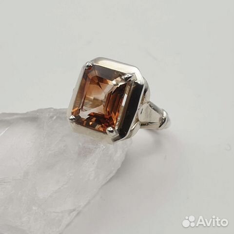 Серебряное кольцо с топазом