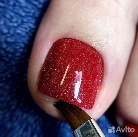Педикюр с покрытием лаком
