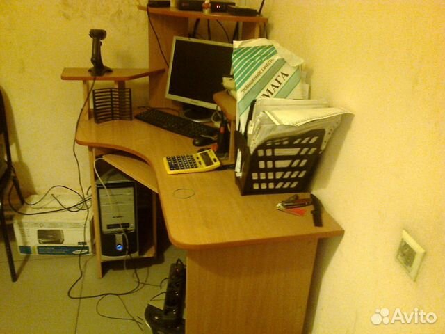 Стол угловой компьютерный б/у Стол угловой компьютерный б/у