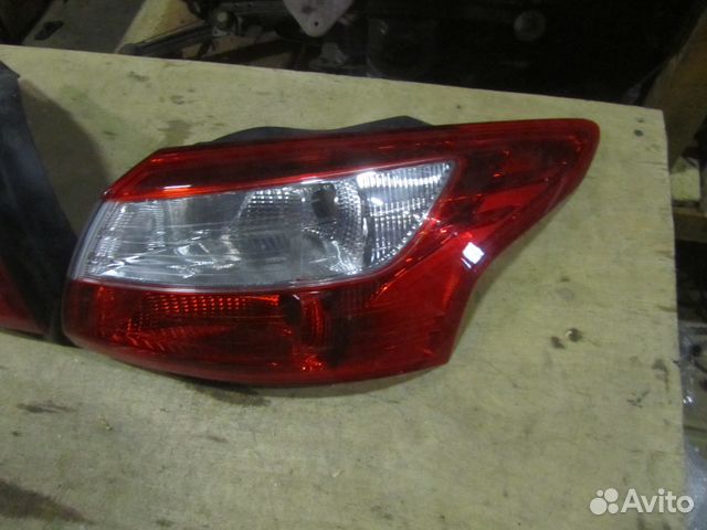 Фонарь задний наружный Ford Focus III 2011)