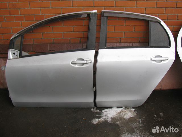 Дверь передняя задняя левая правая Toyota Yaris 90