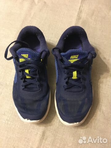Кроссовки Nike на белой подошве легкие Кроссовки Nike на белой подошве легкие