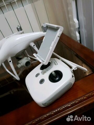 Квадрокоптер DJI Phantom 4 Pro