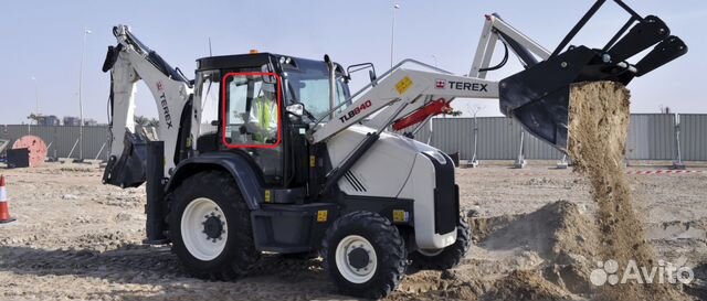 Terex TLB840 стекло правой двери T100037 Terex TLB840 стекло правой двери T100037