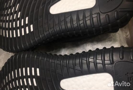 Кроссовки Adidas Yeezy Boost 350 V2 Black Кроссовки Adidas Yeezy Boost 350 V2 Black