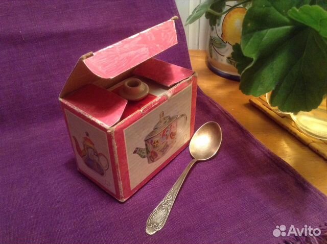Чайник декоративный из фарфора
