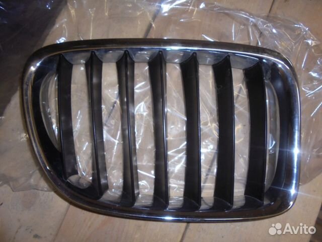 BMW X1 (E84) Решетка радиатора правая 2009-2015 г