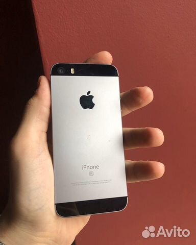 iPhone SE 32GB Space Gray iPhone SE 32GB Space Gray