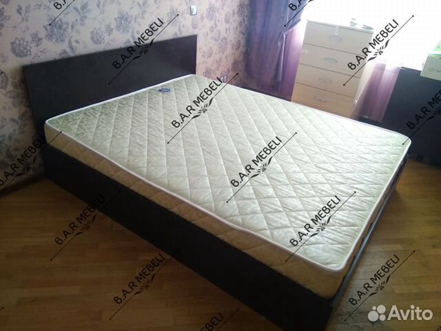 Кровать с матрасом
