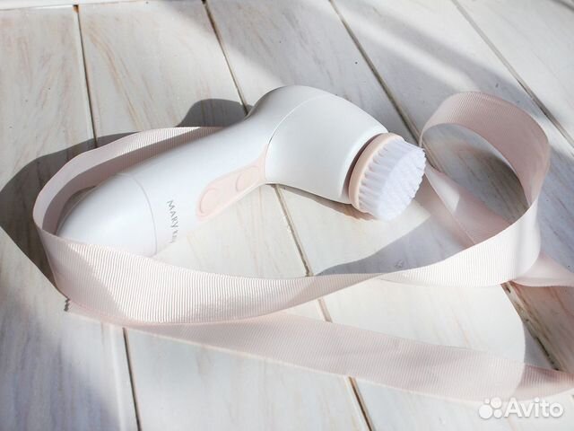 Щетка для чистки кожи лица от Mary Kay