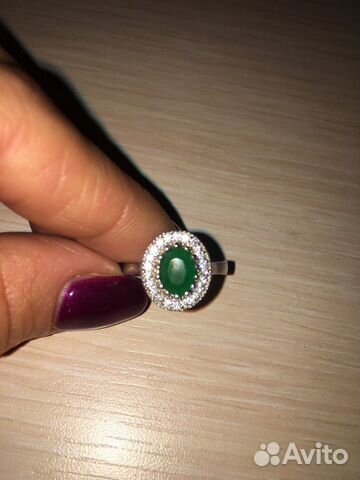 Серебряное кольцо с изумрудом и фианитами