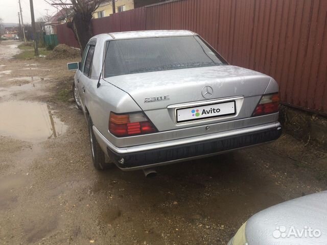 Mercedes-Benz W124 2.2 МТ, 1993, битый, 296 000 км Mercedes-Benz W124 2.2 МТ, 1993, битый, 296 000 км