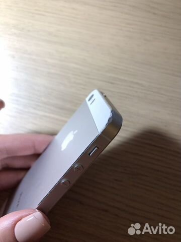 iPhone 5S 16GB серебристого цвета iPhone 5S 16GB серебристого цвета