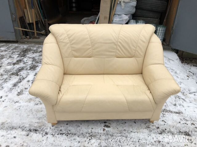 Кожаный диван двухместный