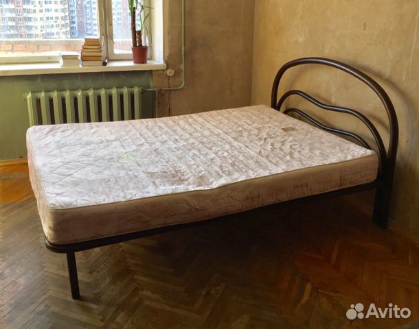 Кровать металлическая двуспальная с матрасом Кровать металлическая двуспальная с матрасом