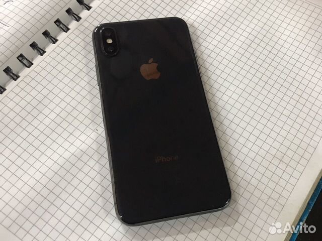 Телефон iPhone X 64GB