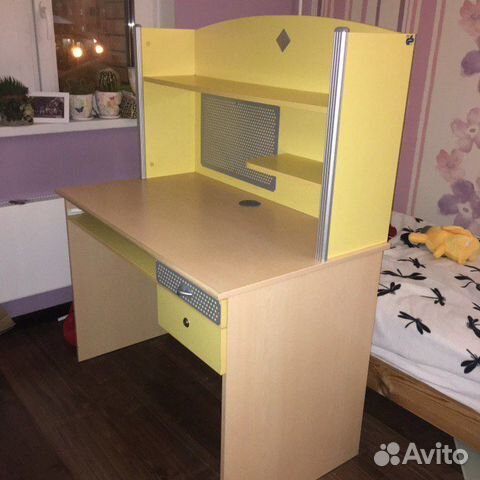 Стол Chilek письменный компьютерный (детский) Стол Chilek письменный компьютерный (детский)