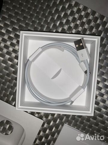 Беспроводные наушники AirPods