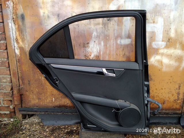 Дверь Mercedes W204 задняя