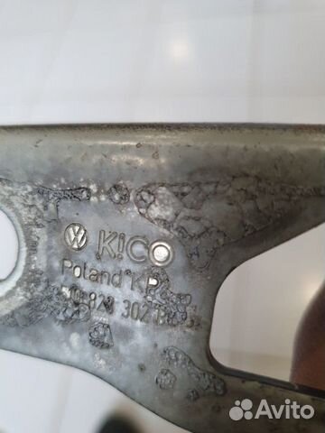 Петля капота передняя правая Volkswagen Golf Петля капота передняя правая Volkswagen Golf