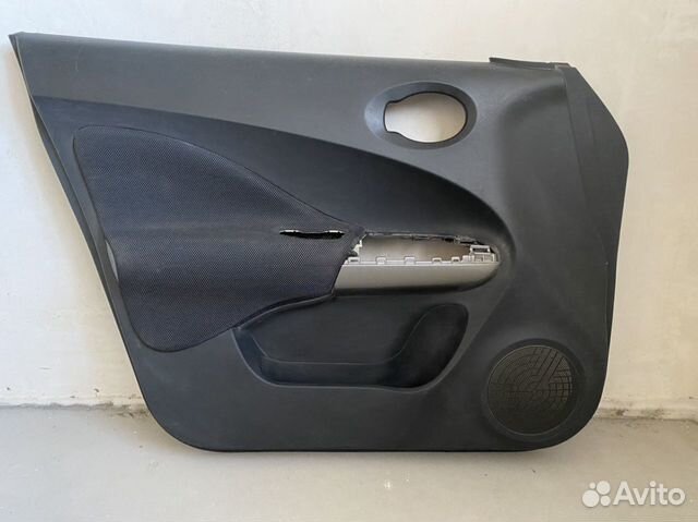 Обшивка передней левой двери а/м nissan juke