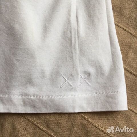 Футболки Uniqlo x Kaws