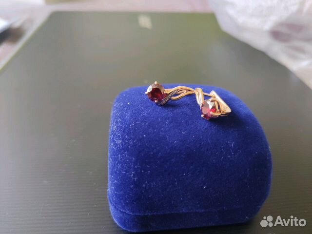 Золотые серьги с кольцом