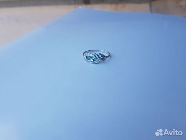 Серебряное колечко с камушками Серебряное колечко с камушками