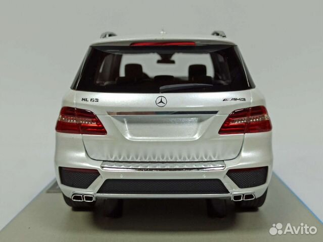 Mercedes ML63 AMG W166 1:18 White Limited