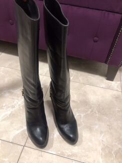 Кожаные сапоги на толстом каблуке