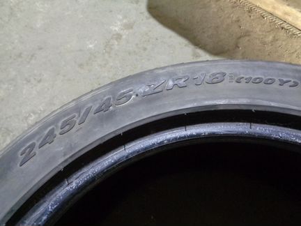 245 45 18 Pirelli P Zero Q33W