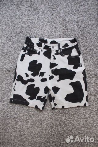 Джинсовые шорты с коровьим принтом shein