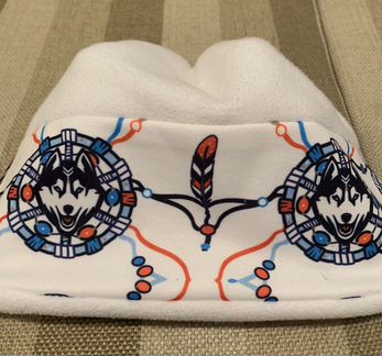 Красивая теплая шапка с принтом Хаски