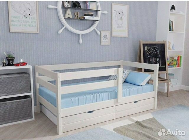 Детская кровать из натурального дерева