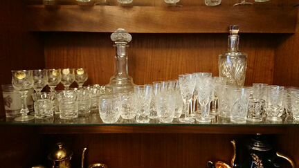 Бокалы и стопки