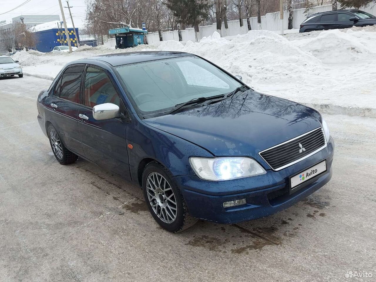 Mitsubishi Lancer 2000 синий