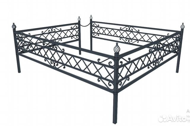 Оградки на кладбище, кресты, столы, лавочки