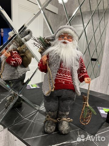 Дед мороз, снегурочка под ёлку, и венок