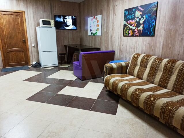 2-к. квартира, 80 м², 1/9 эт.