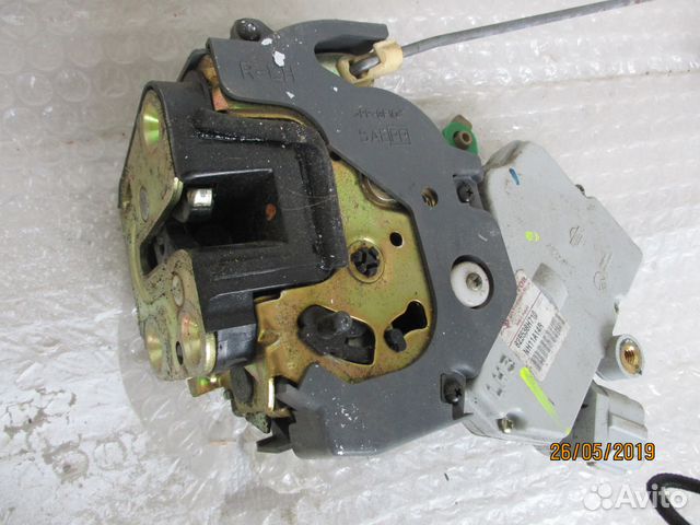 Замок двери левой задней Nissan X-Trail 00-07г